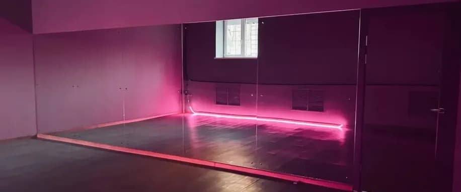 gallery slide