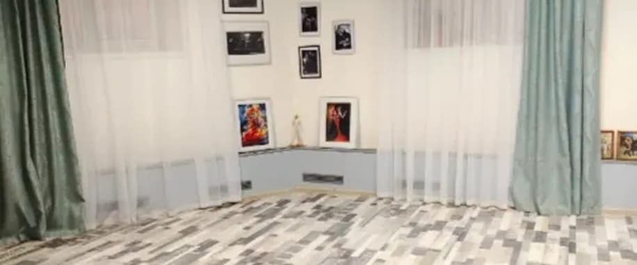 gallery slide